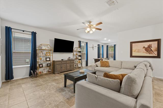 Foto del edificio - 585 Concho St