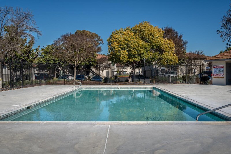 Foto principal - 82 Kenbrook Cir