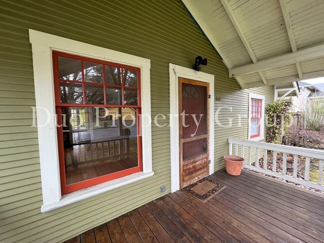 Building Photo - Historic Washburne Craftsman