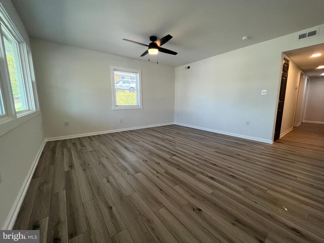 147 N Church St Unit 3, Waynesboro, PA 17268 Apartment for Rent in