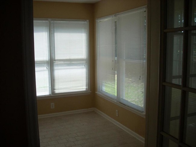 Foto del edificio - 115 W. Victoria Court, # A