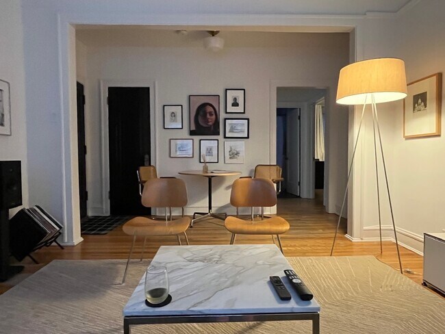 Foto del edificio - 726 Hinman Ave