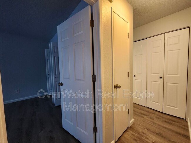 Foto del edificio - 3100 Ward Pl