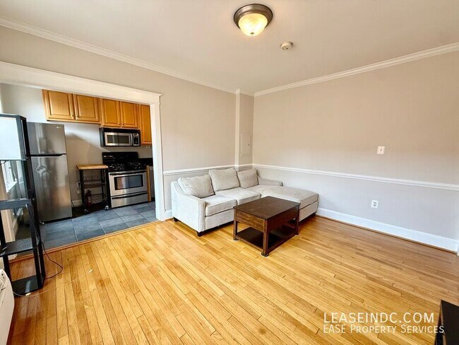 Foto del edificio - 3024 Wisconsin Ave NW
