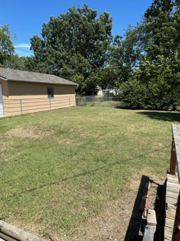 Building Photo - 2319 Mayfair Dr