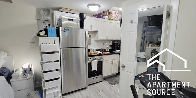 Photo - 648 W Roscoe St Apartment