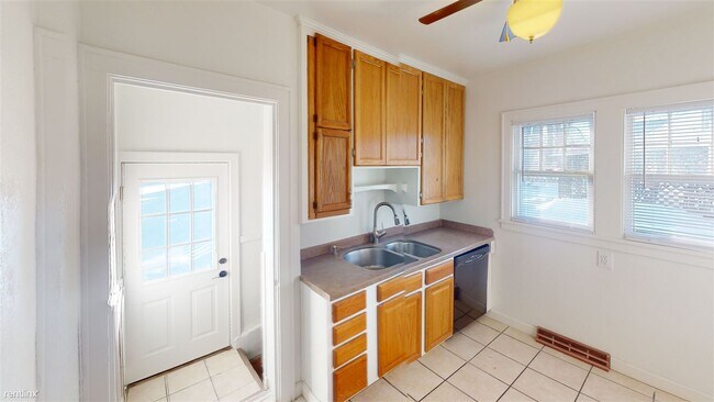 Building Photo - 2 br, 2 bath House - 411 W Bowen Ave