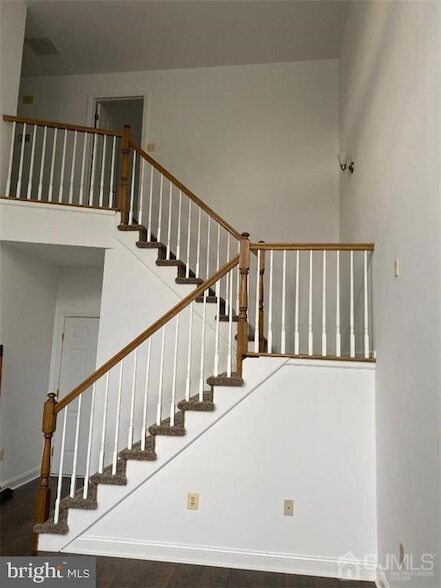 Building Photo - 33 Marion Dr