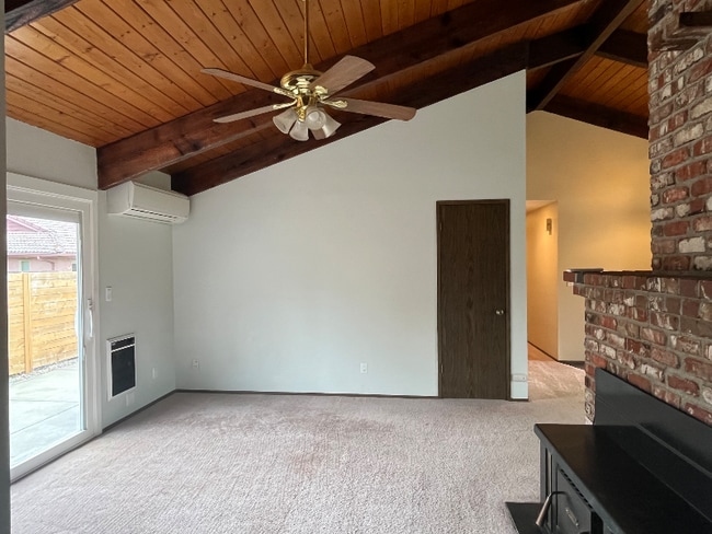 Building Photo - 104 Alturas Dr