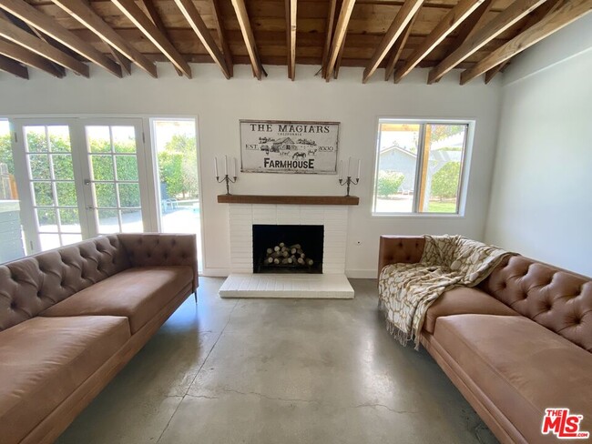 Building Photo - 1343 Rancho Ln