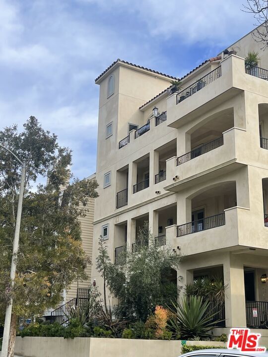 Foto del edificio - 1654 Greenfield Ave