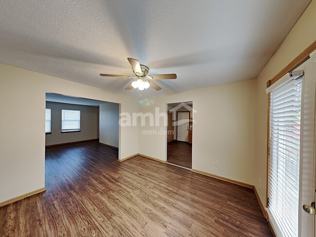 Building Photo - 875 Maher Dr
