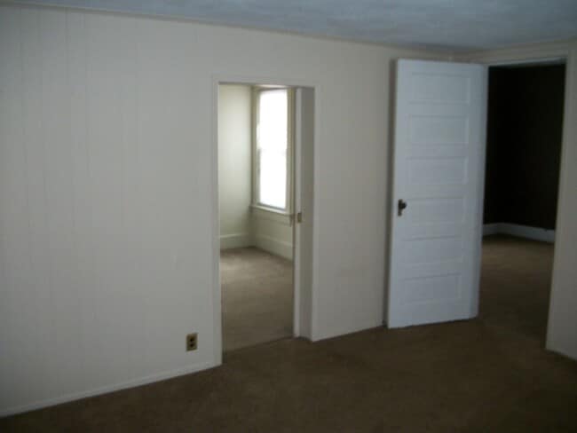 Building Photo - Turn the key. Enter. Smile. Repeat every d...
