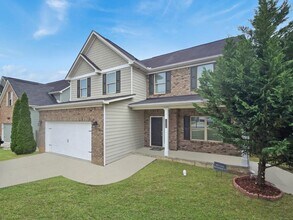Building Photo - 1437 Balvaird Dr SE