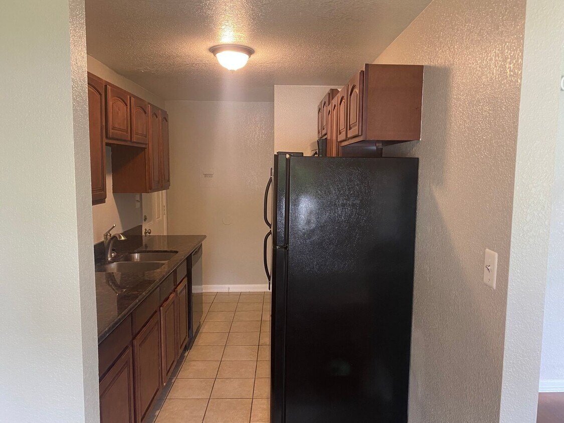 Foto principal - Move In Special offered 1 bedroom with 1 bath
