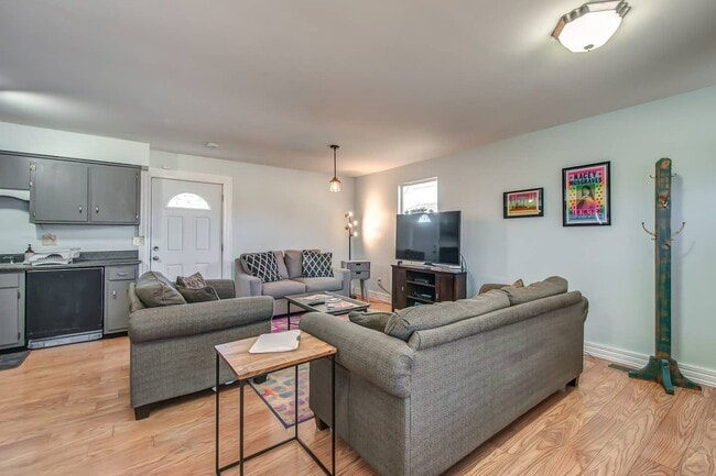 Living Area - 2003 Rosecliff Dr