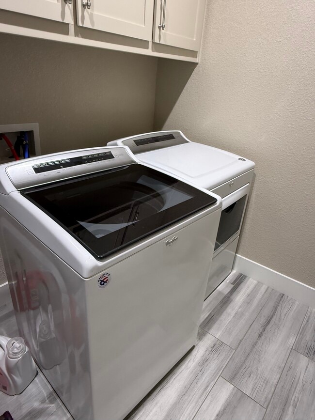 Building Photo - 2241 Mia Loop