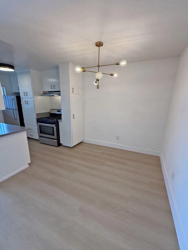 Foto del edificio - 745 N Edinburgh Ave