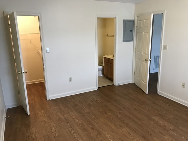 DORMITORIO PRINCIPAL - 120 Middleground Way