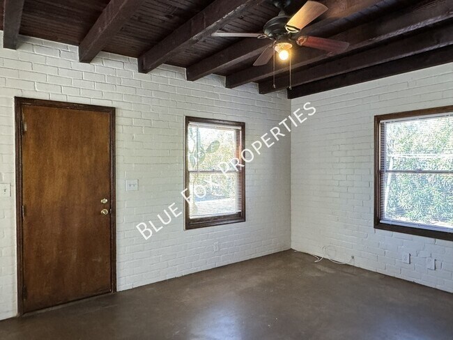 Foto del edificio - 1211 N Jones Blvd