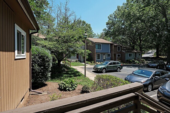 Foto del edificio - End-Unit Stonehenge Townhome With Loft & Private Deck