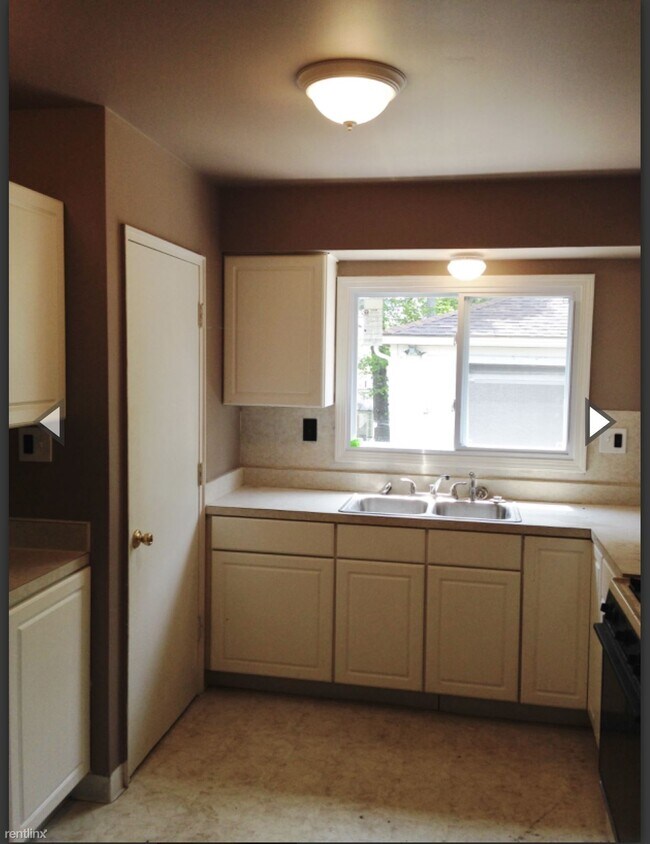 Building Photo - 3 br, 2 bath House - 933 Canterbury Dr