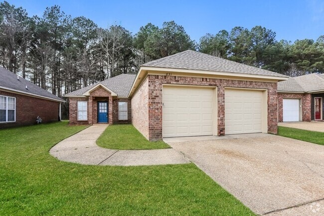 Building Photo - 631 Westhill Rd