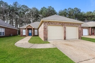 Building Photo - 631 Westhill Rd