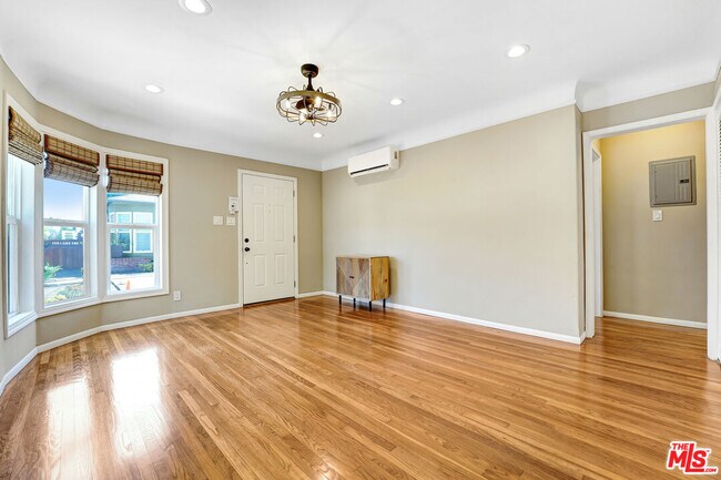 Foto del edificio - 1332 Ocean Park Blvd