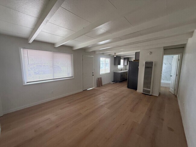 Building Photo - 40360 Mayberry Ave