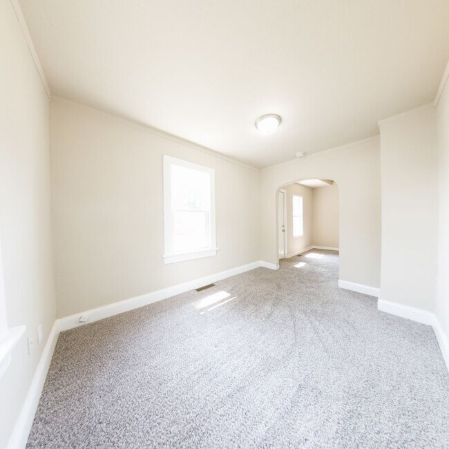 Building Photo - 2 Bedroom with Bonus Room Near Fairgrounds