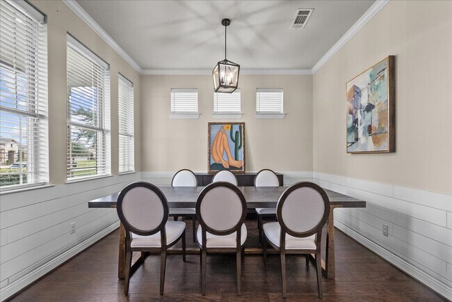 Foto del edificio - 2932 Hawkins Creek Ln