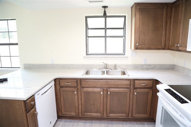 Foto del edificio - 568 Teal Ln