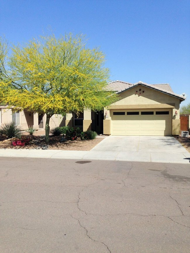 Sharp Goodyear Home w/ Pool House Rental in Goodyear, AZ