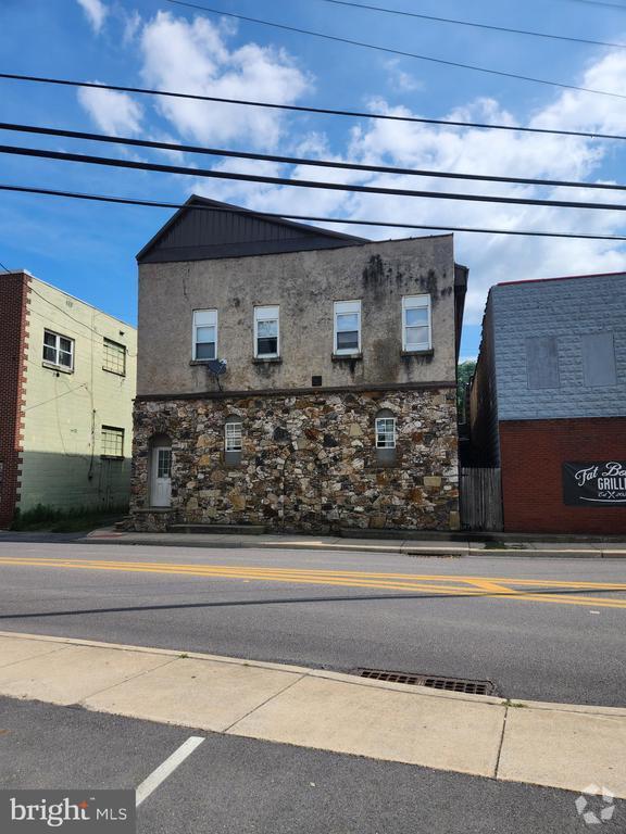 Building Photo - 181 Armstrong St