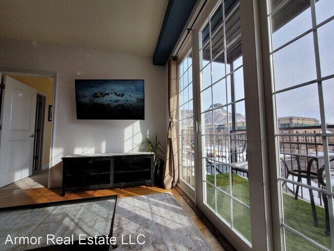 Building Photo - 1 br, 1 bath House - 660 11th St #203