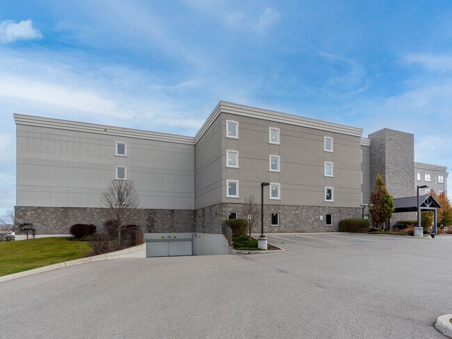 Photo du bâtiment - Baypoint Villas Apartments
