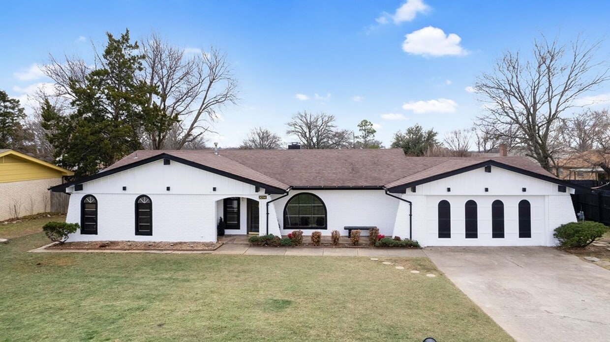 Primary Photo - Fully furnished Airbnb with a pool