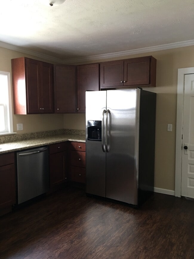 Photo - 104 N Salisbury St Apartment