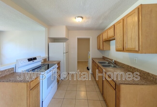 Building Photo - 2223 Eudine Dr W