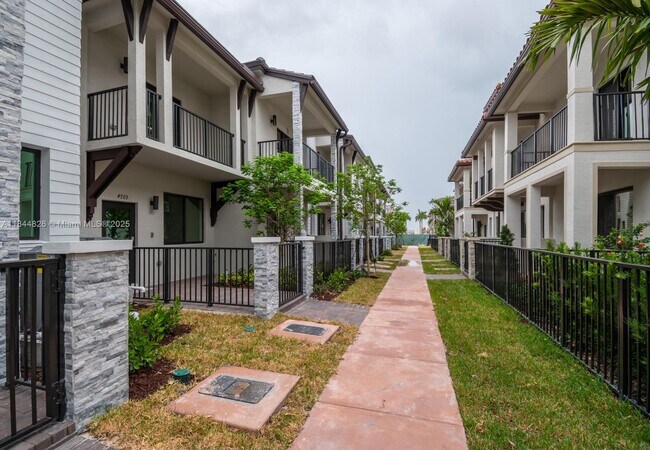 Foto del edificio - 4769 NW 83rd Pkwy