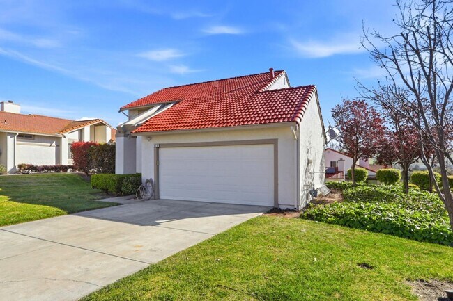 Foto del edificio - 623 Via Primavera Ct