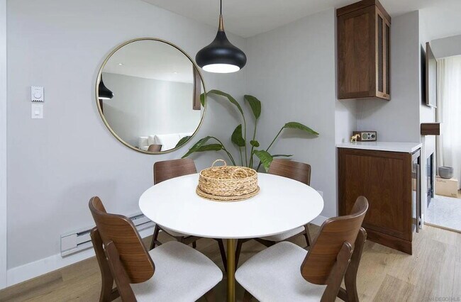 Foto del edificio - "Chic Beachside Living: 1-Bedroom Retreat ...