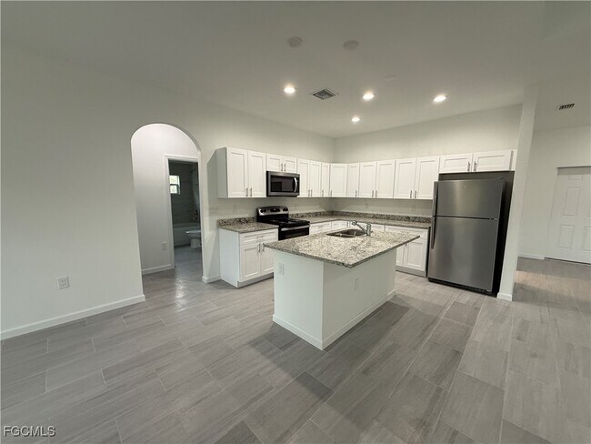 Foto del edificio - 4629 Laura Ave N