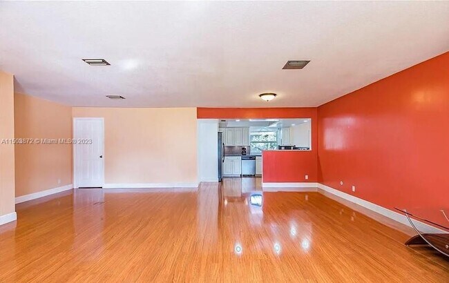 Building Photo - 1360 NW 73rd Ave
