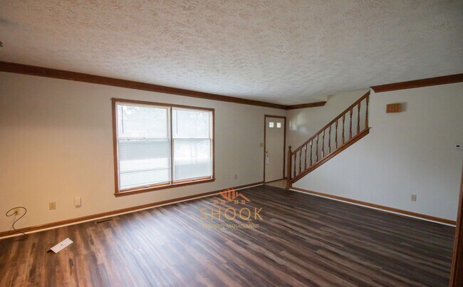Foto del edificio - SPACIOUS TOWNHOME UNIT ON OUTSKIRTS OF TOWN