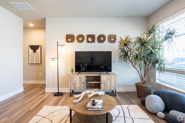 1 BR, 1BA - 904SF, sala de estar - Sterling at Prairie Trail North