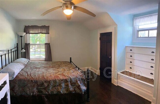 Foto del edificio - 211 Adams Blvd