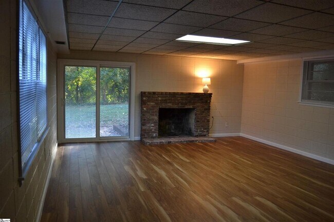 Foto del edificio - 40 Lanneau Dr