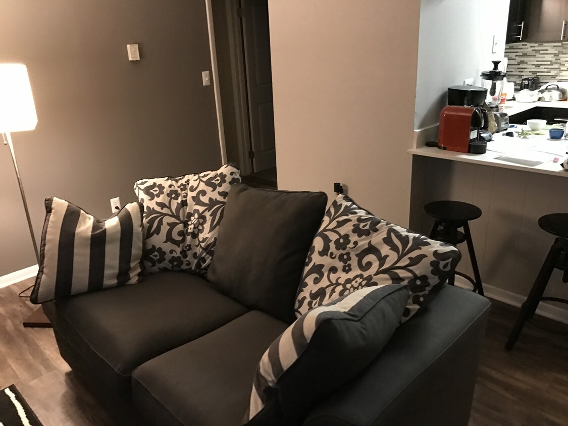 Foto principal - 4767 Weybridge Rd E